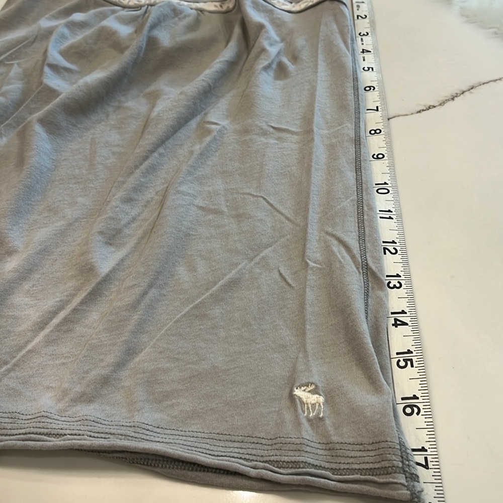 Abercrombie Gray Top with white & Gray front trim. Gathered straps & elastic Lg - Picture 12 of 13